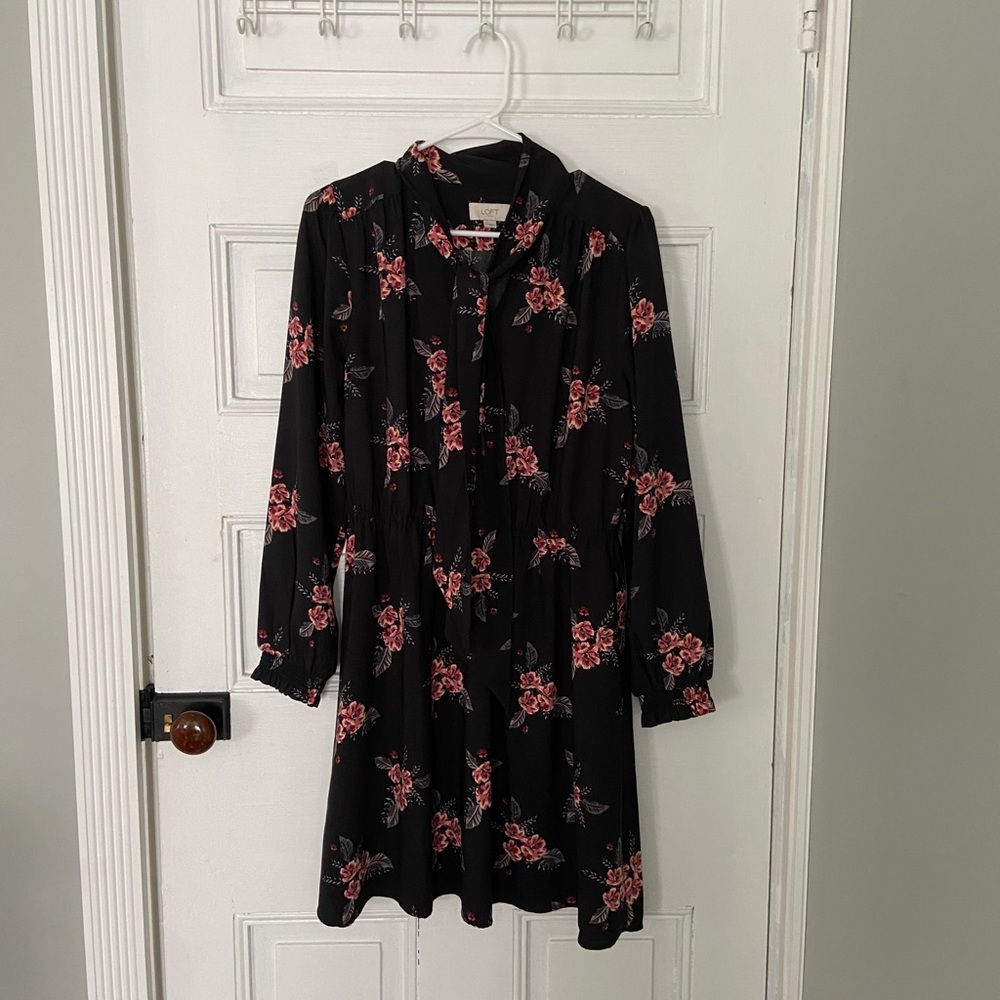 LOFT Dress Size Medium Black Floral Print NWOT